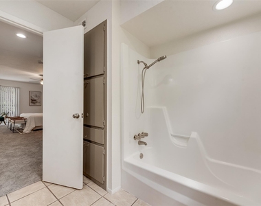 7492 E Northwest Highway - Photo Thumbnail 9