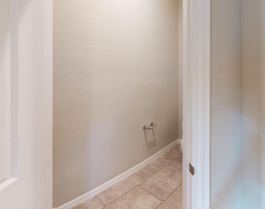 1508 Lannon Lane - Photo Thumbnail 7