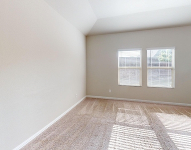 1508 Lannon Lane - Photo Thumbnail 14