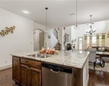4417 Keokuk Drive - Photo Thumbnail 4