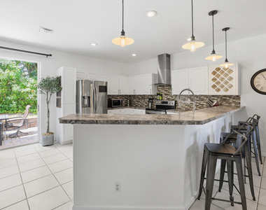 13533 Fountain View Boulevard - Photo Thumbnail 3