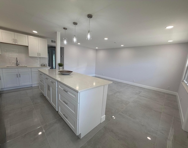 353 Preston I Drive - Photo Thumbnail 4