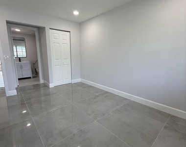 353 Preston I Drive - Photo Thumbnail 8
