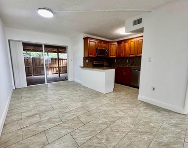 3662 Sw 59th Avenue - Photo Thumbnail 2