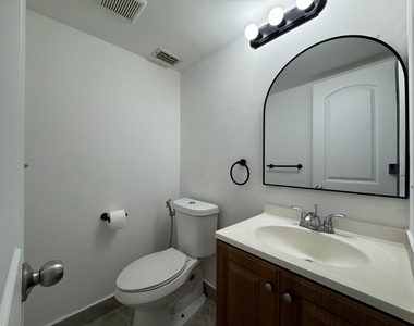 3662 Sw 59th Avenue - Photo Thumbnail 1