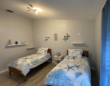 19131 Fairlawn Way - Photo Thumbnail 12