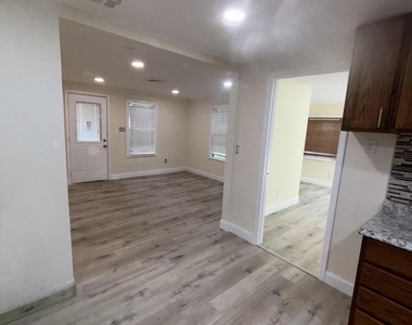 1717 Linwood Avenue - Photo Thumbnail 3