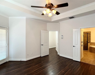 2209 Kirby Street - Photo Thumbnail 6