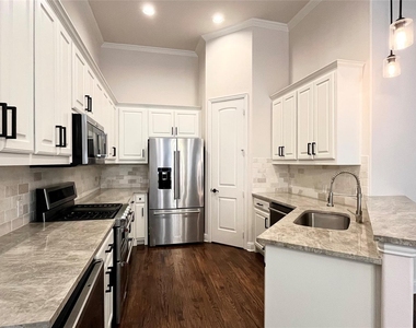 2209 Kirby Street - Photo Thumbnail 1