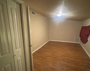 1018 Dubois Street - Photo Thumbnail 11