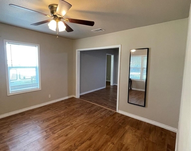 1018 Dubois Street - Photo Thumbnail 2