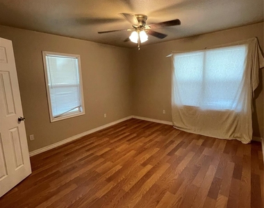 1018 Dubois Street - Photo Thumbnail 13