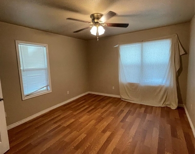 1018 Dubois Street - Photo Thumbnail 14