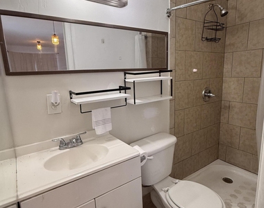 17131 Nw 44th Avenue - Photo Thumbnail 6