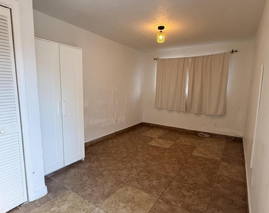 17131 Nw 44th Avenue - Photo Thumbnail 2