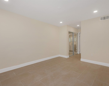 9951 Nob Hill Place - Photo Thumbnail 12