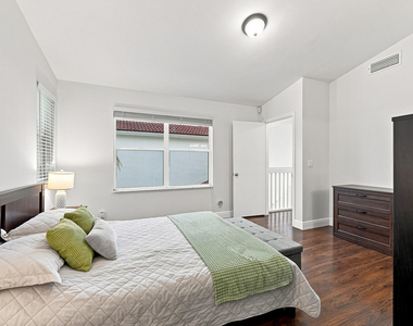 1115 Sw 180th Terrace - Photo Thumbnail 29