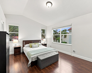 1115 Sw 180th Terrace - Photo Thumbnail 3