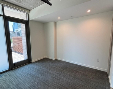 1801 N Pearl Street - Photo Thumbnail 8