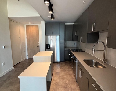 1801 N Pearl Street - Photo Thumbnail 1