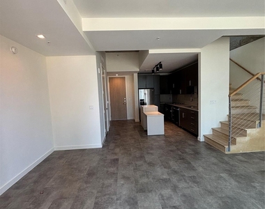 1801 N Pearl Street - Photo Thumbnail 4
