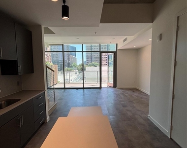 1801 N Pearl Street - Photo Thumbnail 2