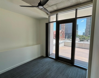 1801 N Pearl Street - Photo Thumbnail 16