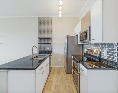 3025 Bryan Street - Photo Thumbnail 6