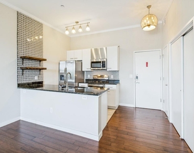 3025 Bryan Street - Photo Thumbnail 5