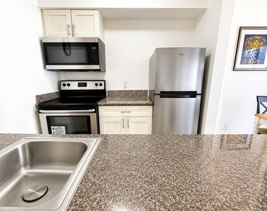 3226 Ne 12th Street - Photo Thumbnail 3
