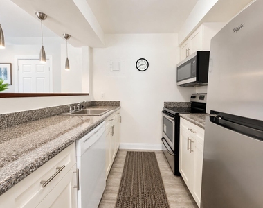 3226 Ne 12th Street - Photo Thumbnail 2