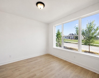 4801 Vizsla Lane - Photo Thumbnail 14