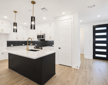 4801 Vizsla Lane - Photo Thumbnail 6