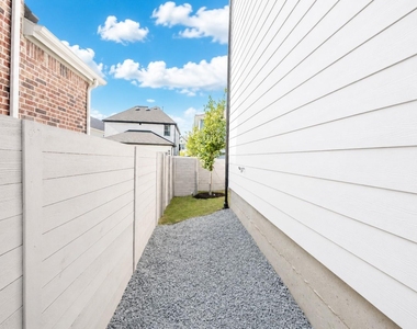 4801 Vizsla Lane - Photo Thumbnail 31