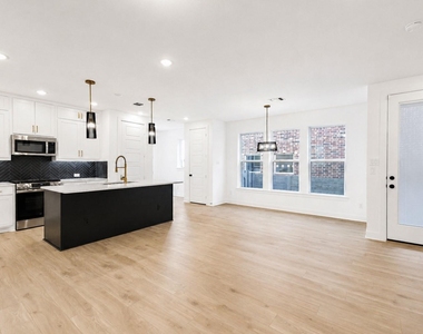 4801 Vizsla Lane - Photo Thumbnail 2