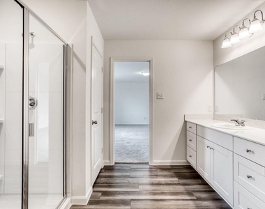 720 Holly Street - Photo Thumbnail 5