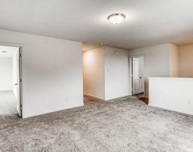 720 Holly Street - Photo Thumbnail 4