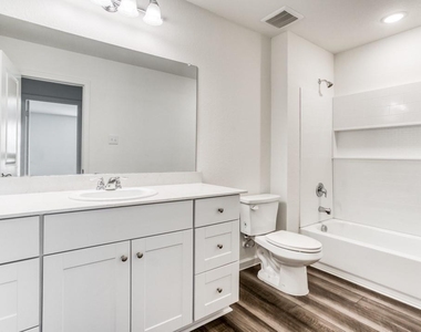 720 Holly Street - Photo Thumbnail 9