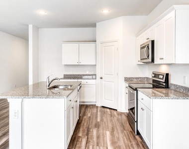 720 Holly Street - Photo Thumbnail 3