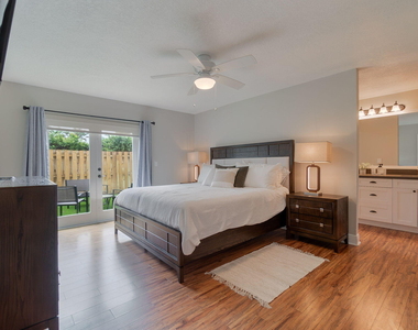 13547 Fountain View Boulevard - Photo Thumbnail 11