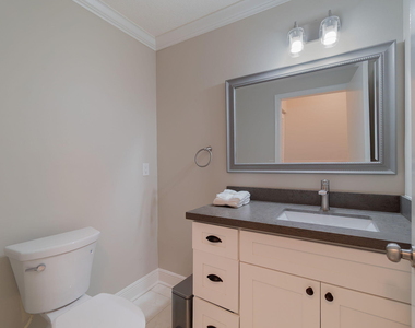 13547 Fountain View Boulevard - Photo Thumbnail 27
