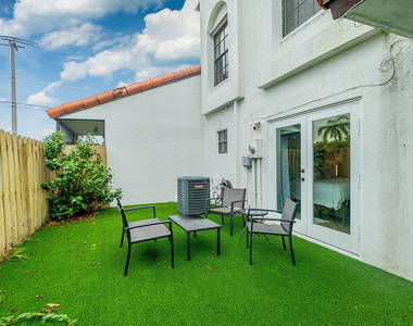 13547 Fountain View Boulevard - Photo Thumbnail 29