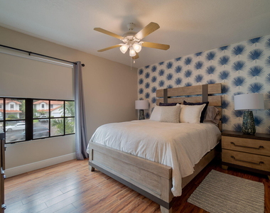 13547 Fountain View Boulevard - Photo Thumbnail 23