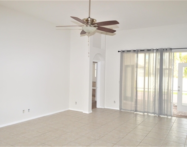 880 Nw Waterlily Place - Photo Thumbnail 3