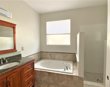880 Nw Waterlily Place - Photo Thumbnail 6