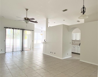 880 Nw Waterlily Place - Photo Thumbnail 2