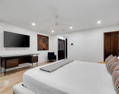 7158 Joyce Way - Photo Thumbnail 15