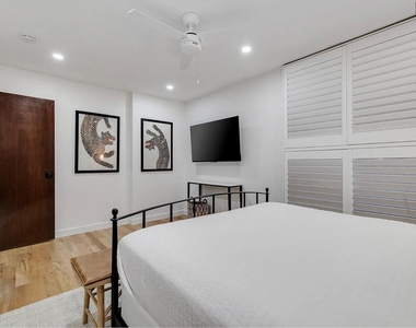 7158 Joyce Way - Photo Thumbnail 16