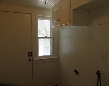 1523 Hollywood Avenue - Photo Thumbnail 14