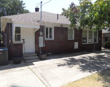 1523 Hollywood Avenue - Photo Thumbnail 24